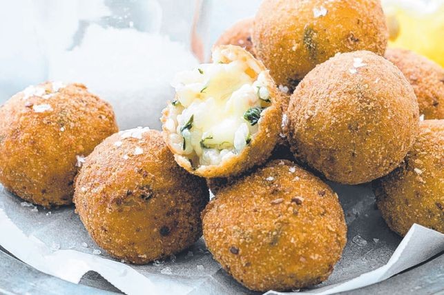 best-party-snack-appetiser-ideas-prosciutto-and-spinach-arancini-85058-1